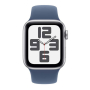 Apple Watch SE (2024), 44 мм корпус из алюминия цвета «Silver», ремешок Sport Band размера M/L цвета «Denim»