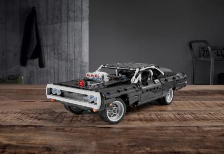 Конструктор LEGO Technic "Dodge Charger Доминика Торетто" (42111)